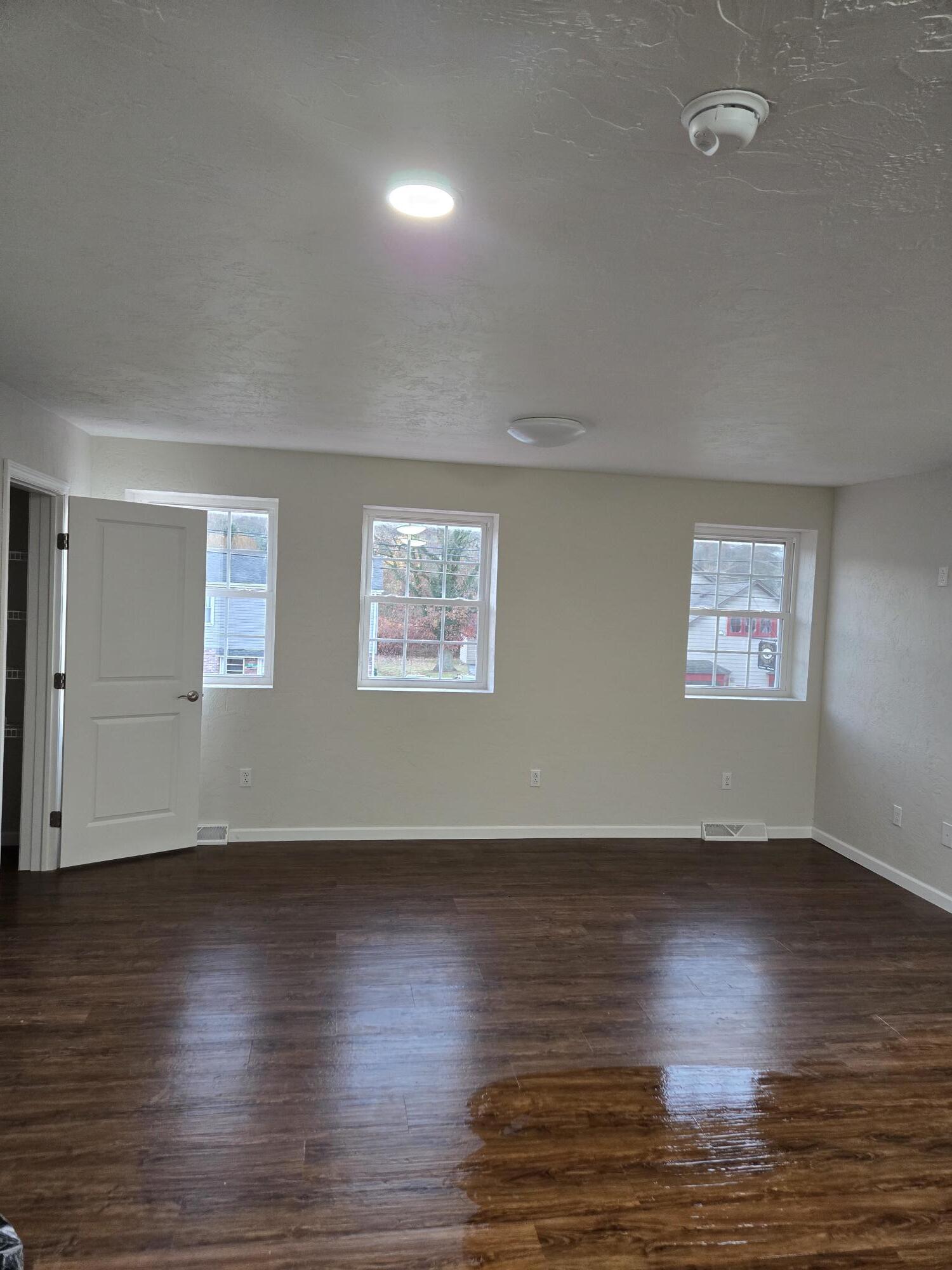 Building Photo - 1357 US-30