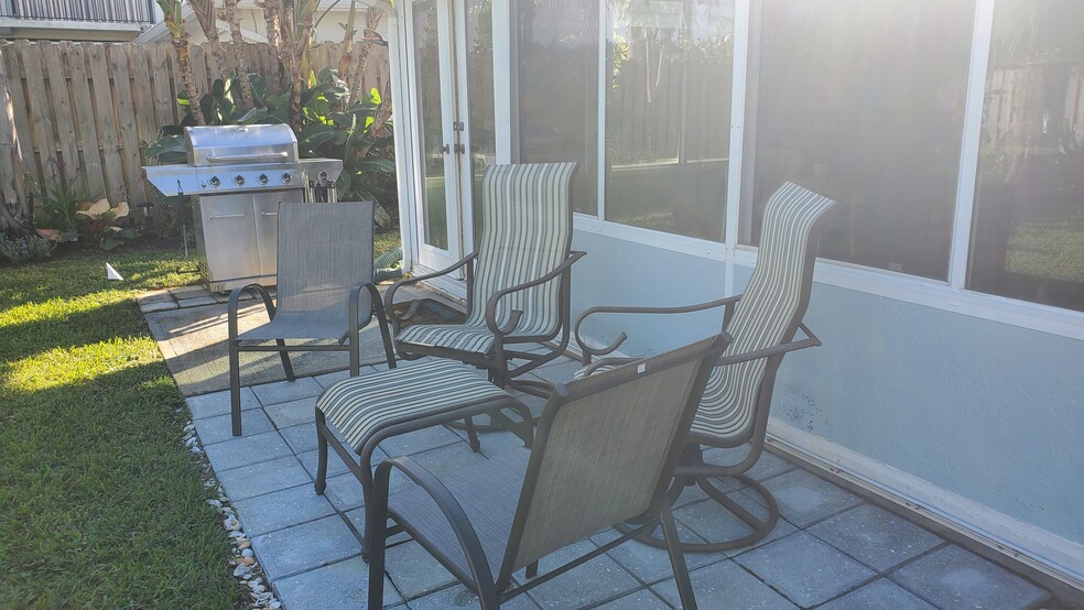 Patio with gas grill - 18955 SE Fearnley Dr