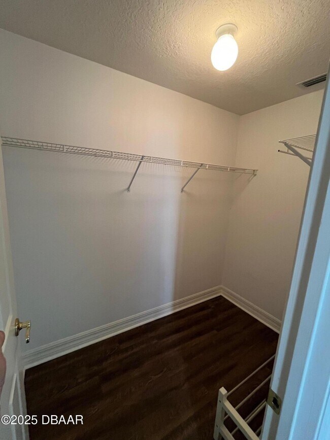 Building Photo - 138 Blue Heron Dr