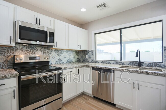 Building Photo - 1817 E Alameda Dr