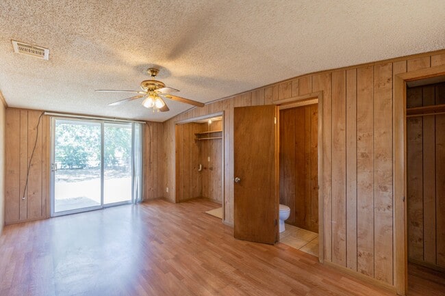 Building Photo - 214 Antrim Dr