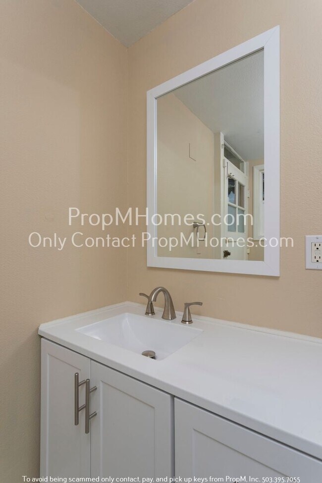 Building Photo - Discover Serenity in King Neighborhood!