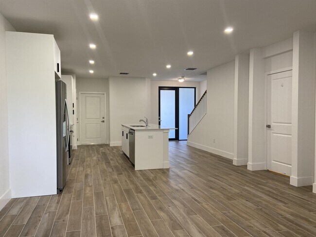 Building Photo - 365 Bella Sol Way