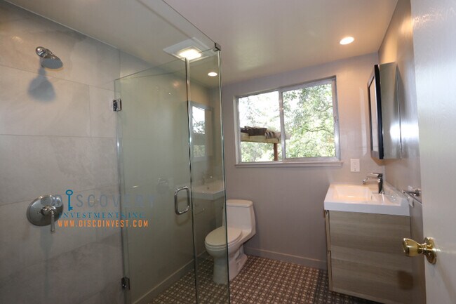 Building Photo - Contemporary Montclair 3+ Bedroom Canyon H...