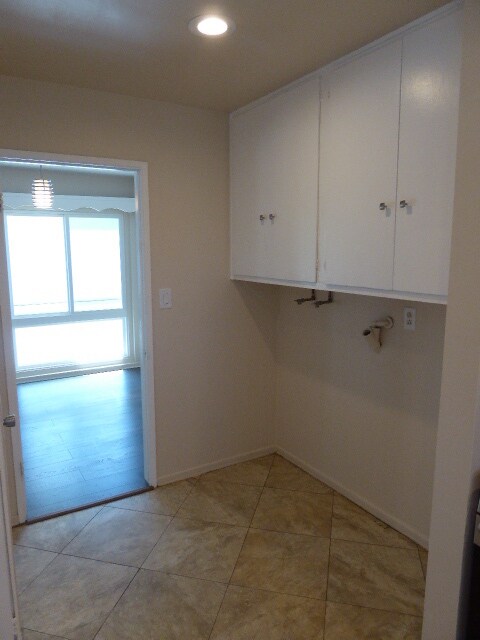 Building Photo - COMING SOON! Beautifully Remodeled Single-...