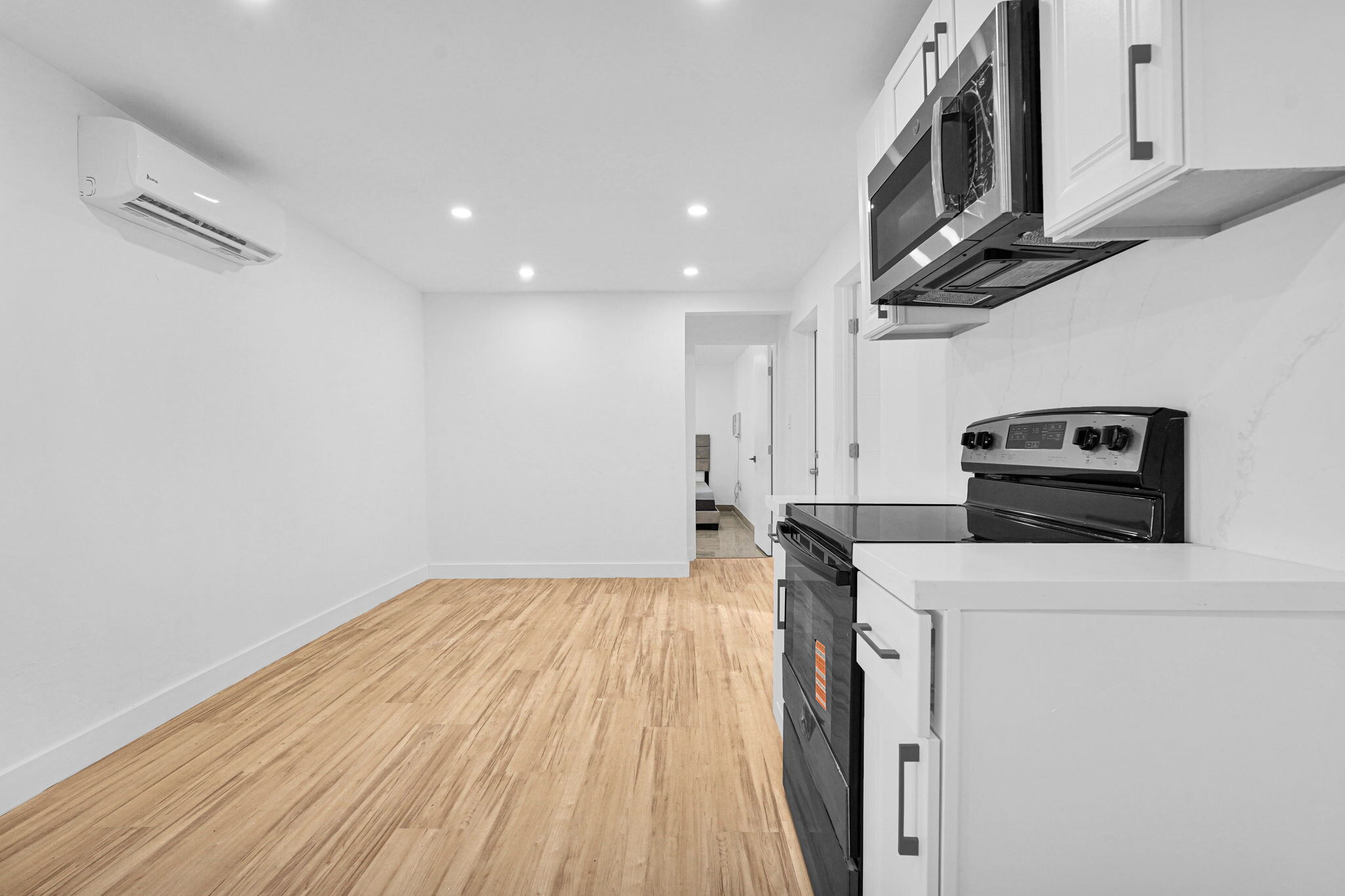 Building Photo - 2419 Coolidge St