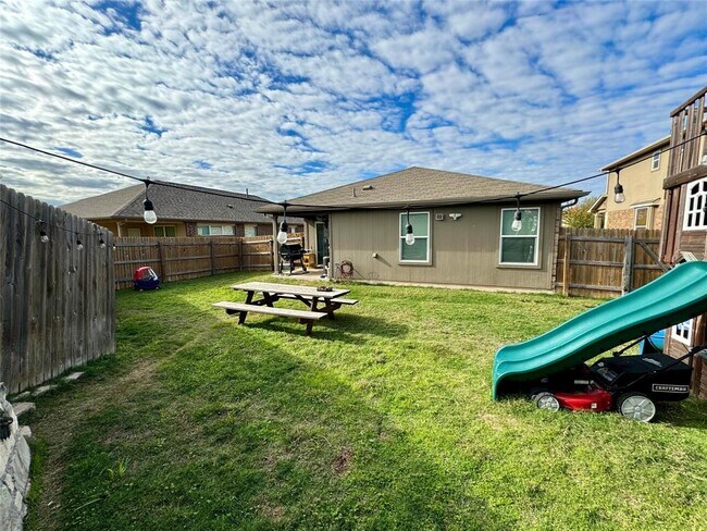 Building Photo - 416 Purple Martin Ave