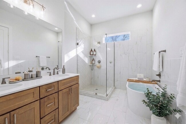 Building Photo - 6108 De Campo St