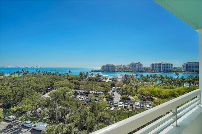 Building Photo - 400 S Pointe Dr