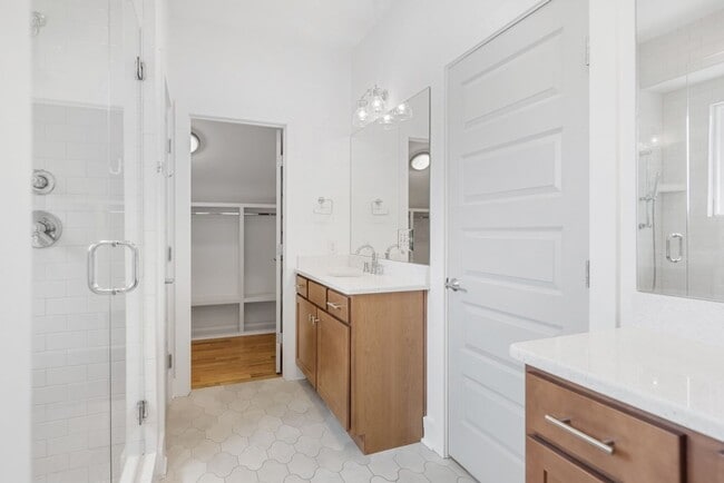 Building Photo - East Nashville Charmer