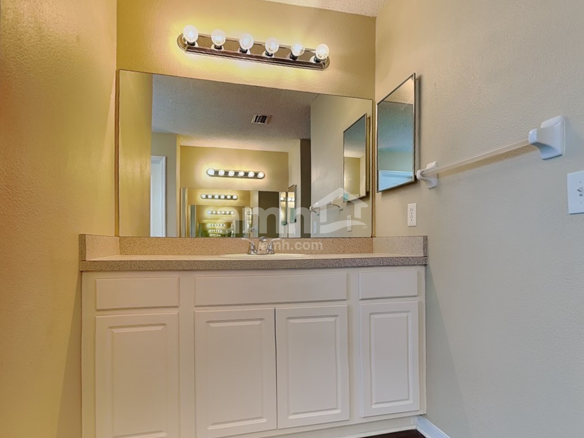 Building Photo - 1226 Loretto Cir