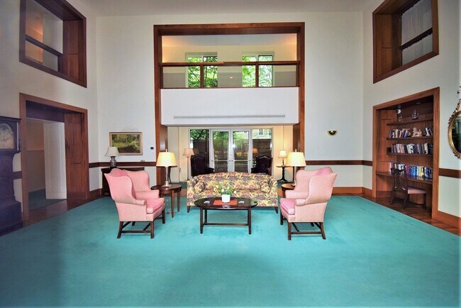 Primary Photo - 130 Mt Auburn St
