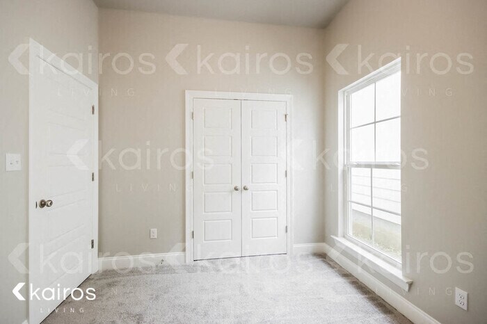 Building Photo - 6422 Roux Dr