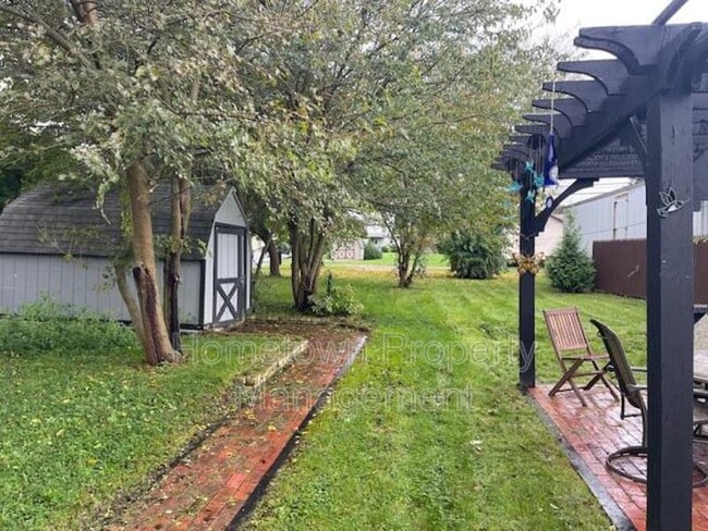 Building Photo - 406 N Front St