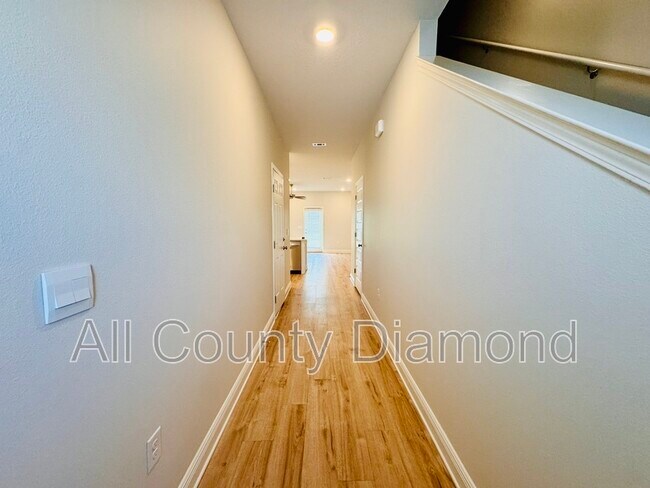 Building Photo - 10 Renea Cv