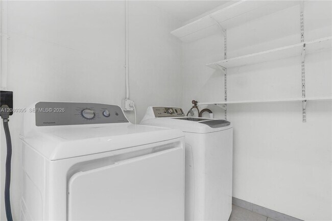 Building Photo - 9441 SW 27th Dr