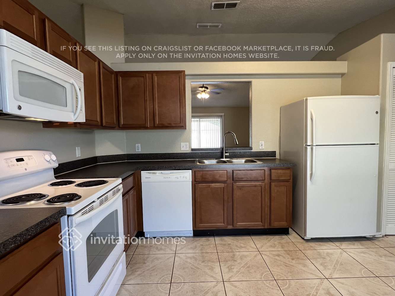 Building Photo - 695 Satin Leaf Cir