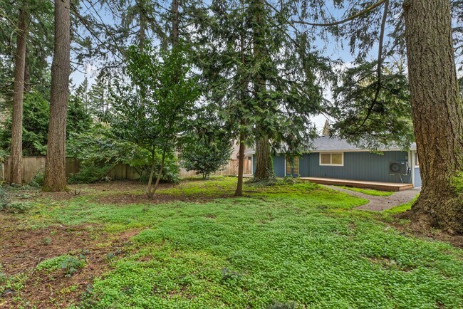 Building Photo - Updated 4BD Lake Oswego Home - Prime Location
