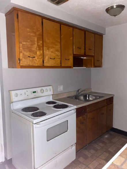 Building Photo - 1885 N Taylor Rd