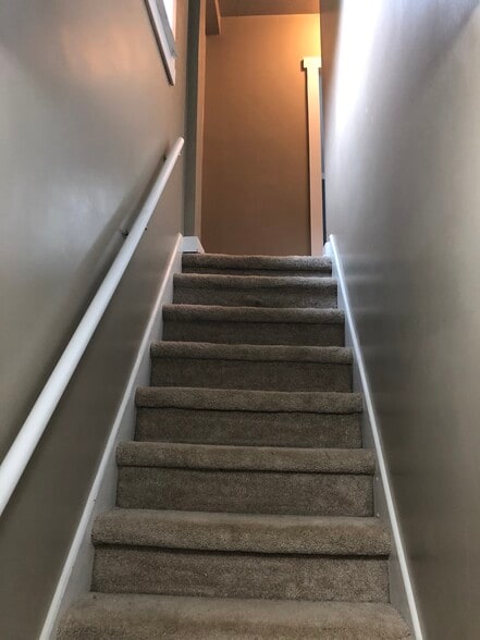 Stairway To Bedrooms - 827 S 1st St