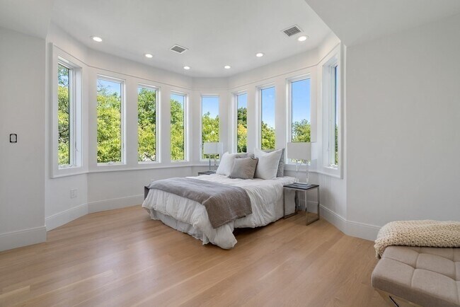 Building Photo - 89 University Rd