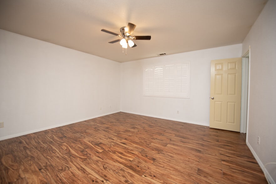 Building Photo - 21667 Laguna Rd