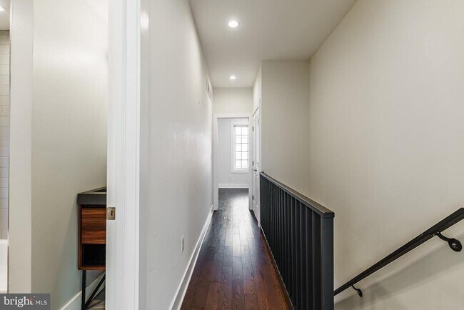 Building Photo - 1331 S Dover St