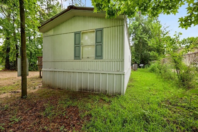Building Photo - 22521 W Rd