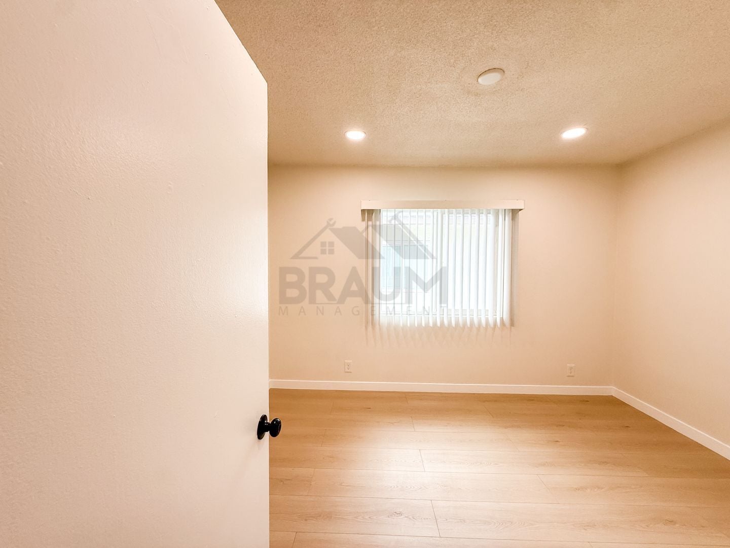 Building Photo - 13129 Oxnard St