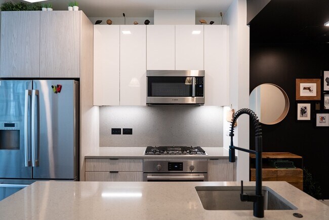 Building Photo - 2 Sinclair Rd