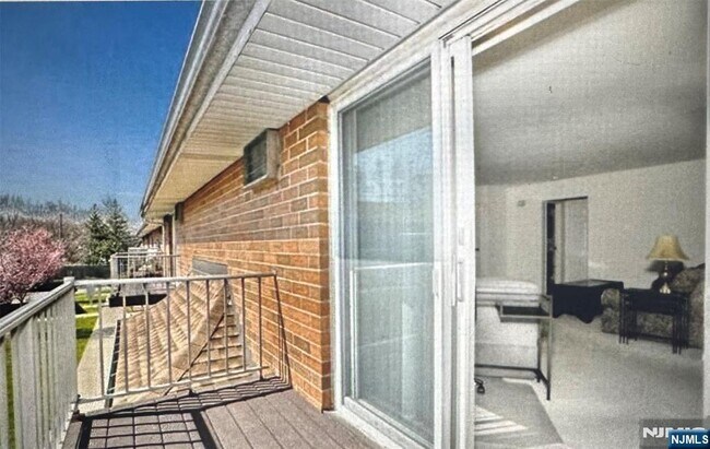 Building Photo - 15 Cottage St