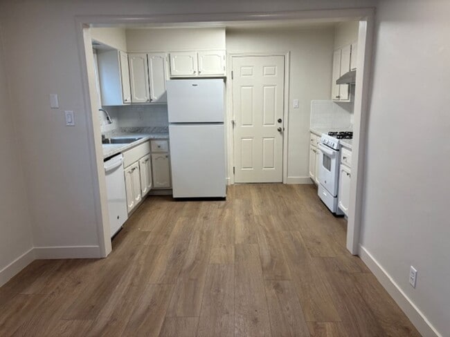 Building Photo - Charming House Close to Downtown