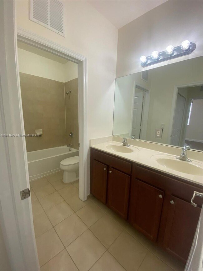 Building Photo - 9408 SW 171st Pl
