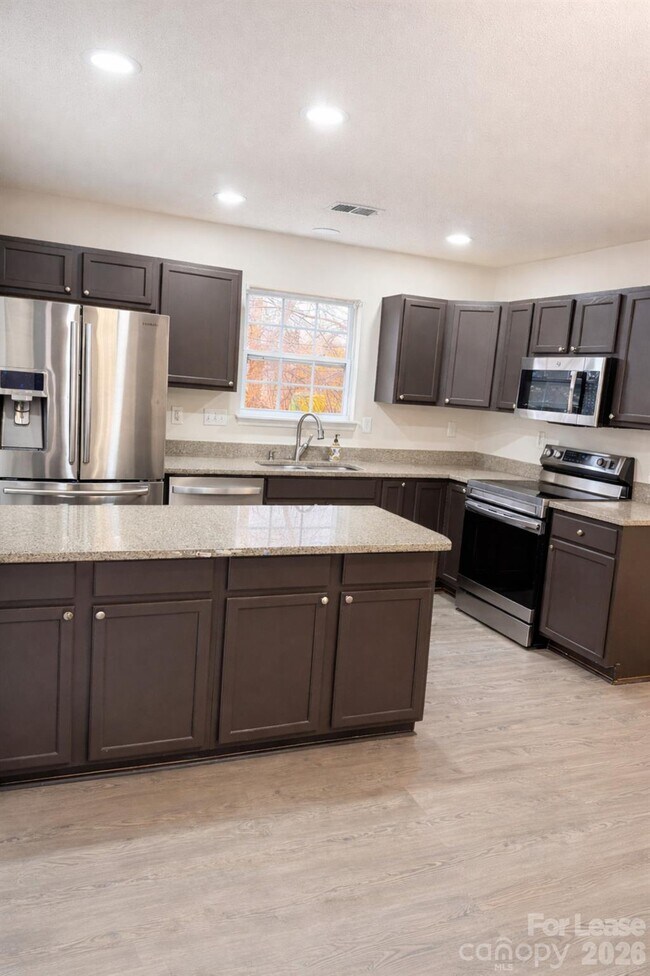 Building Photo - 111 Lynch Cir