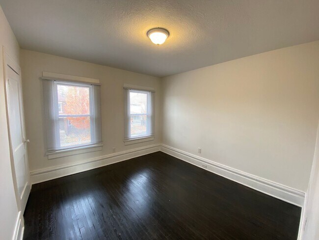 Building Photo - E Hudson St 163-167 NSLLC