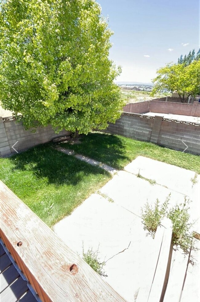 Building Photo - 206 E 820 S