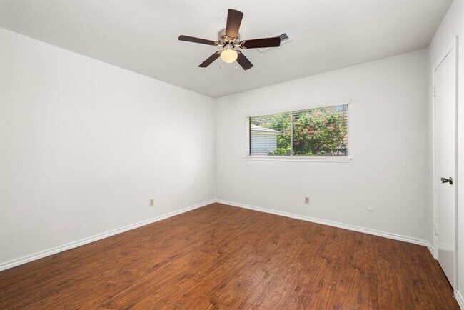 Building Photo - 8806 Langdon Ln