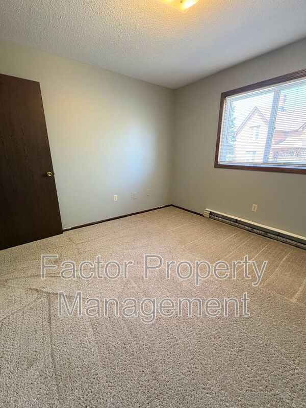 Building Photo - 418 Allan Ave