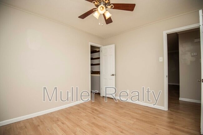 Building Photo - 11719 S Williamsburg Dr