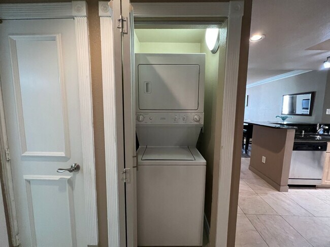 Building Photo - $500 OFF 1st MONTH RENT! MERIDIAN 2 BDR /2...