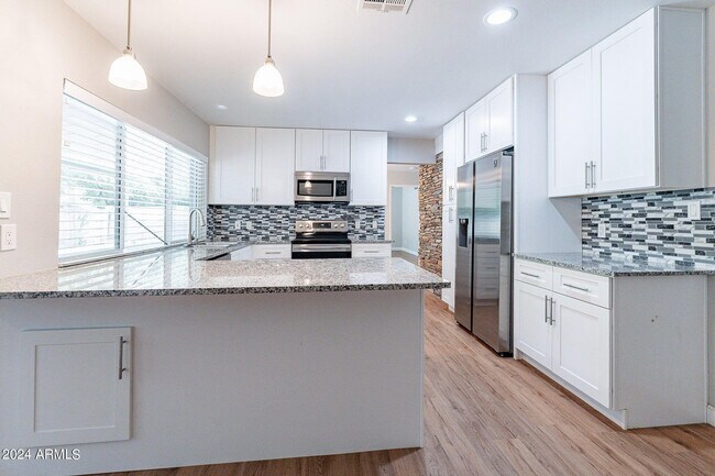 Building Photo - 110 W Seldon Ln