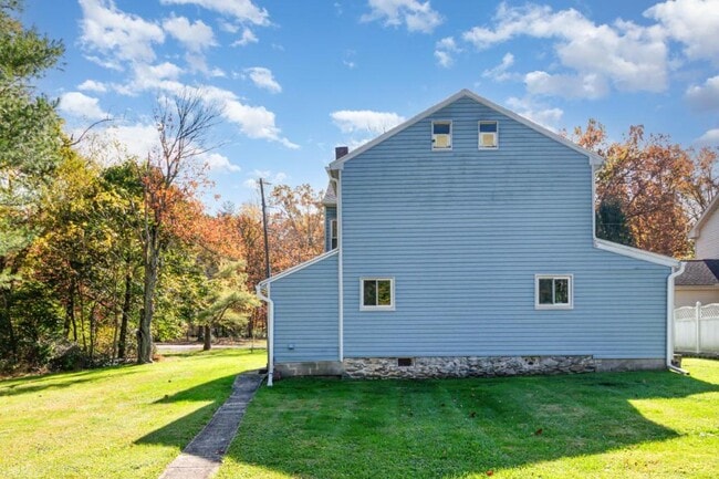 Building Photo - 215 Pine Grove Rd