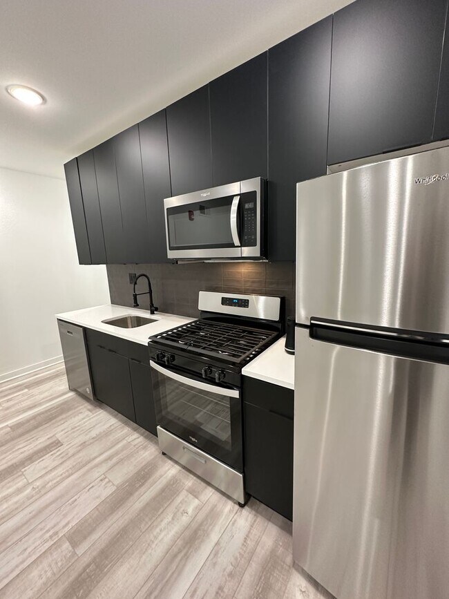 Building Photo - Renovated 2BR/2BA w/ Private Yard, Porch & In-Unit Laundry