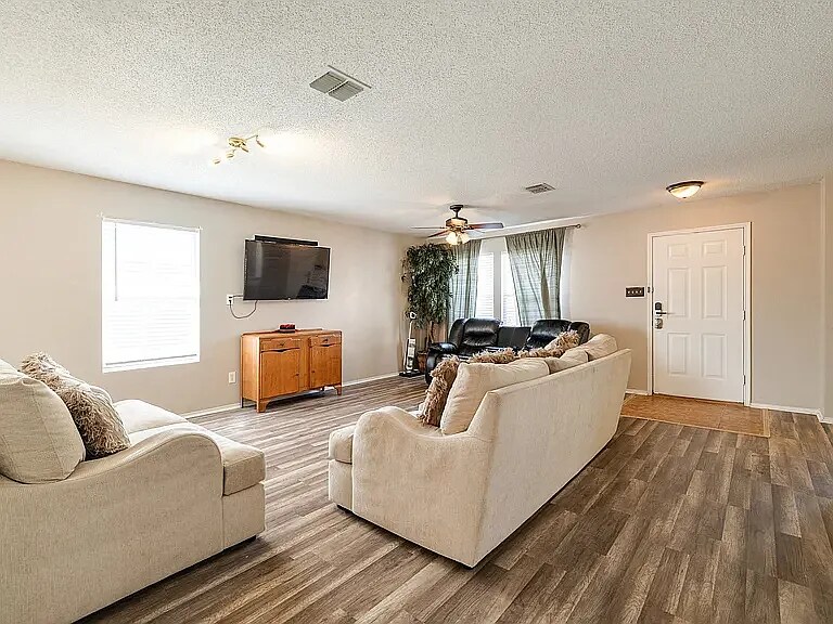 Building Photo - 1435 Greenbrook Dr