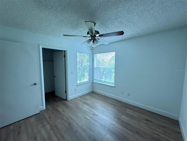 Building Photo - 718 Sugar Bay Way