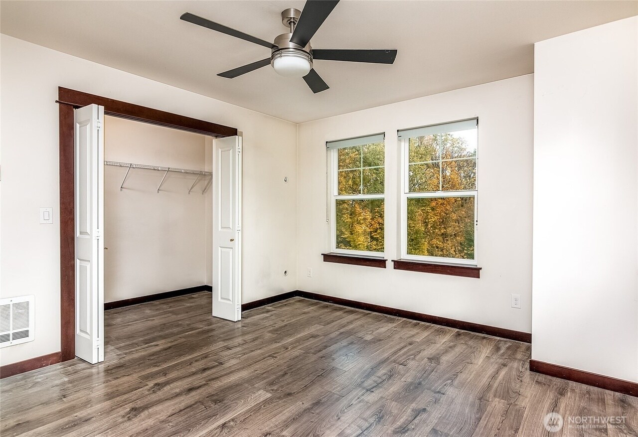 Master bedroom - 7174 Shinkle Pl SW