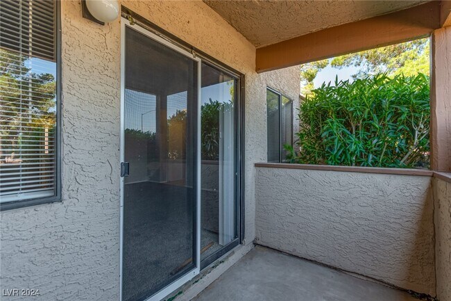 Building Photo - 3701 Snorkel Cir