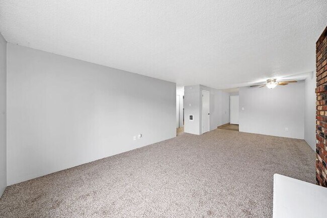 Building Photo - Lovely 2 Bedroom, Hurry In Today!! $500 VISA GIFTCARD AT MOVE IN, JUST IN TIME FOR THE HOLIDAYS!