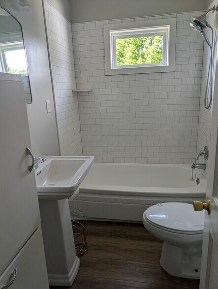 Hall bath - 110 Nunn St