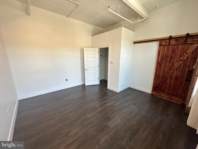 Building Photo - 820 W Market St